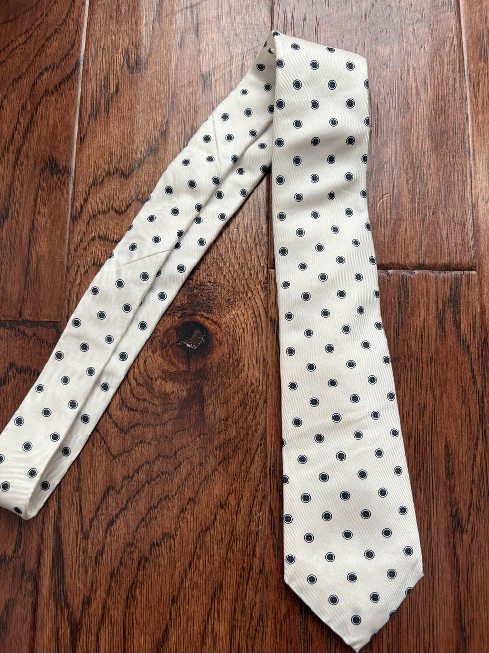 Vintage Gianno Italian Import Tricel Necktie — Ivory Medallion
